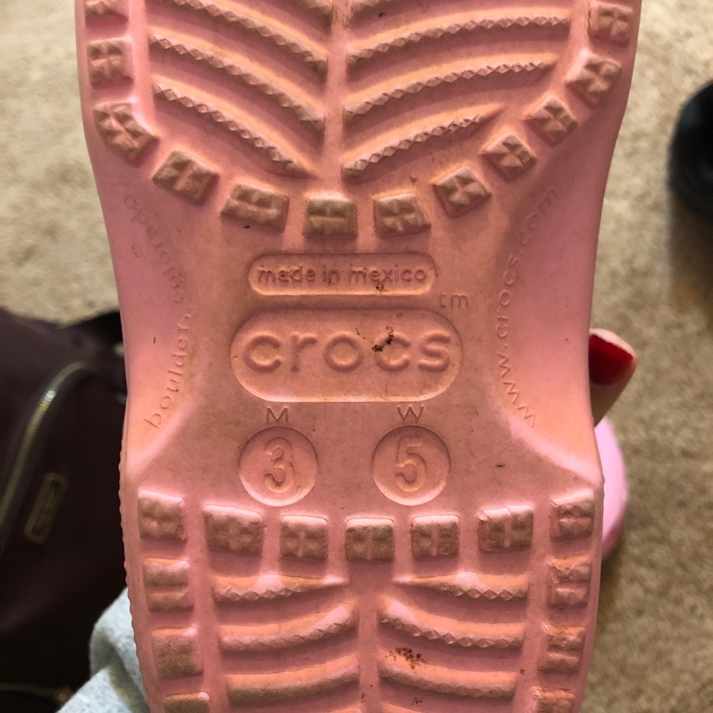 Pink crocs ! - Picture 3 of 3